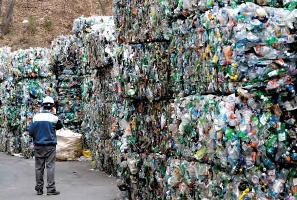 Anh phải nhận lại 42 container rác thải nhựa xuất sang Malaysia