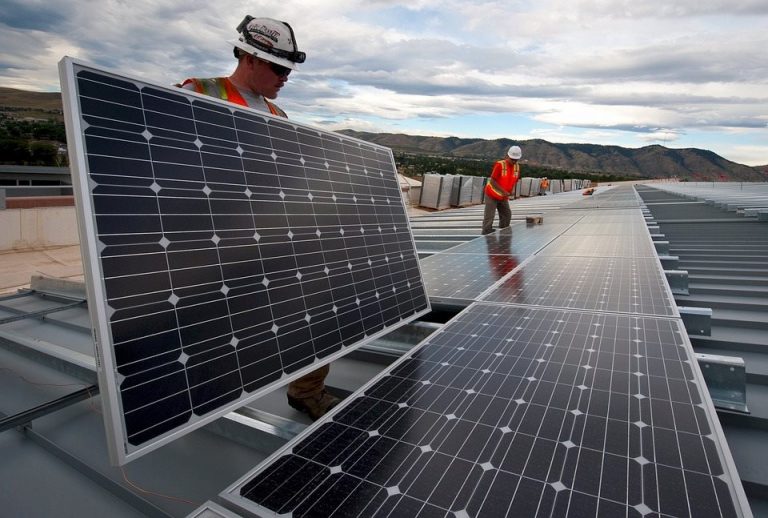 Chuyên gia Mỹ: quá trình chuyển đổi năng lượng hóa thạch sang tái tạo cần đến 1% GDP