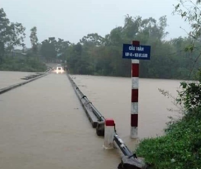 Lũ lụt hoành hành, nhiều địa phương ở Quảng Bình bị cô lập