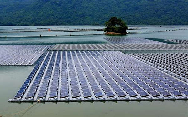 ADB cấp vốn cho dự án pin điện mặt trời nổi đầu tiên ở Việt Nam