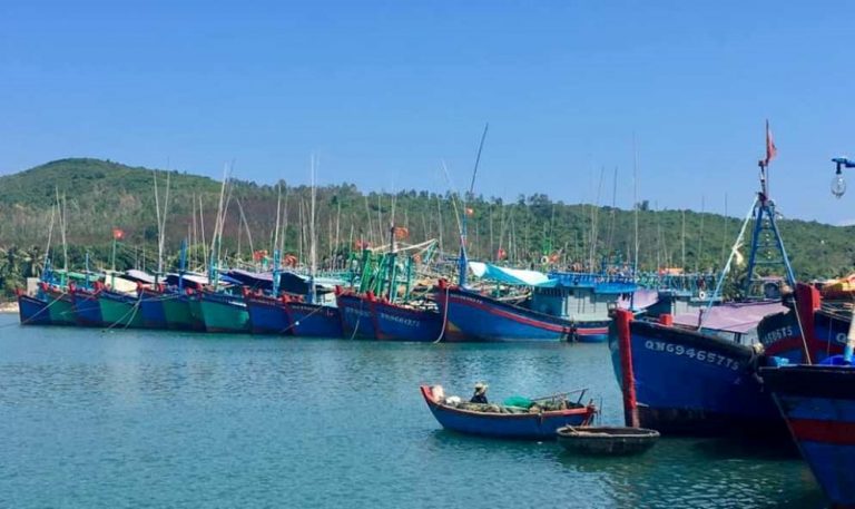 Nạo vét luồng ra vào Cảng cá Sa Huỳnh