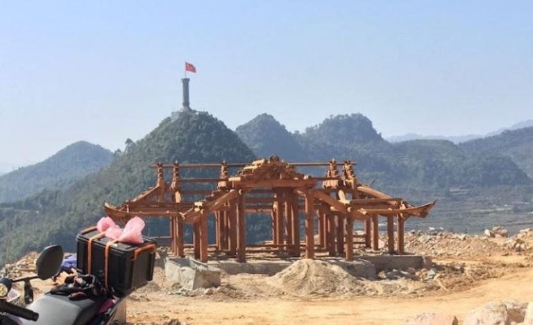 Khoét núi xây khu du lịch tâm linh sát cột cờ Lũng Cú