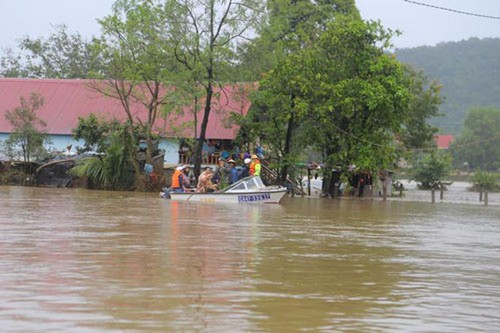 Bão tan lại lo chạy lũ