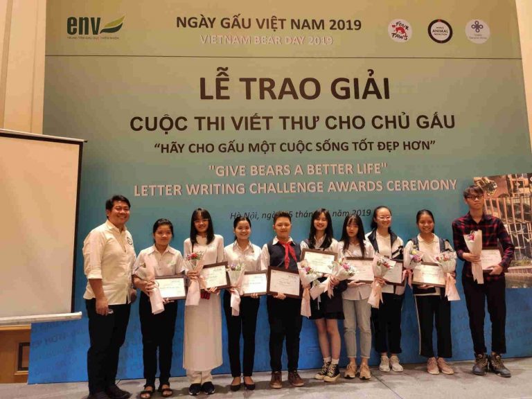Học sinh Việt Nam gửi hơn 97.000 bức thư kêu gọi bảo vệ gấu