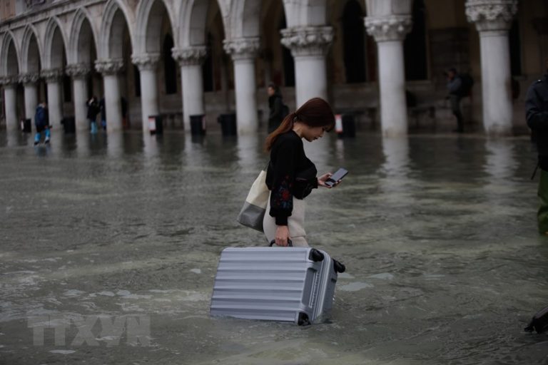 Hình ảnh thành phố Venice thơ mộng chìm trong biển nước