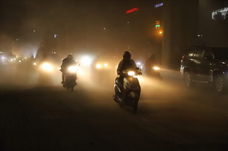 Kinh hoàng những pha thổi bụi mịt mù tra tấn người đi đường