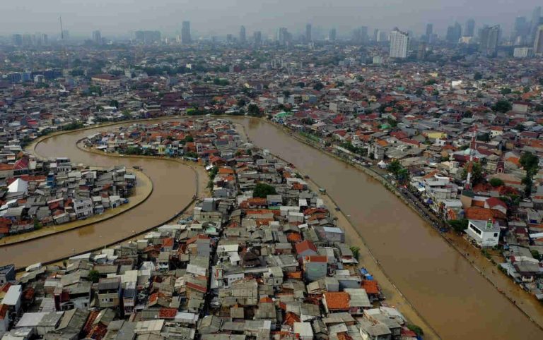 Indonesia phá mây để ngăn mưa và áp dụng phần mềm cảnh báo lụt