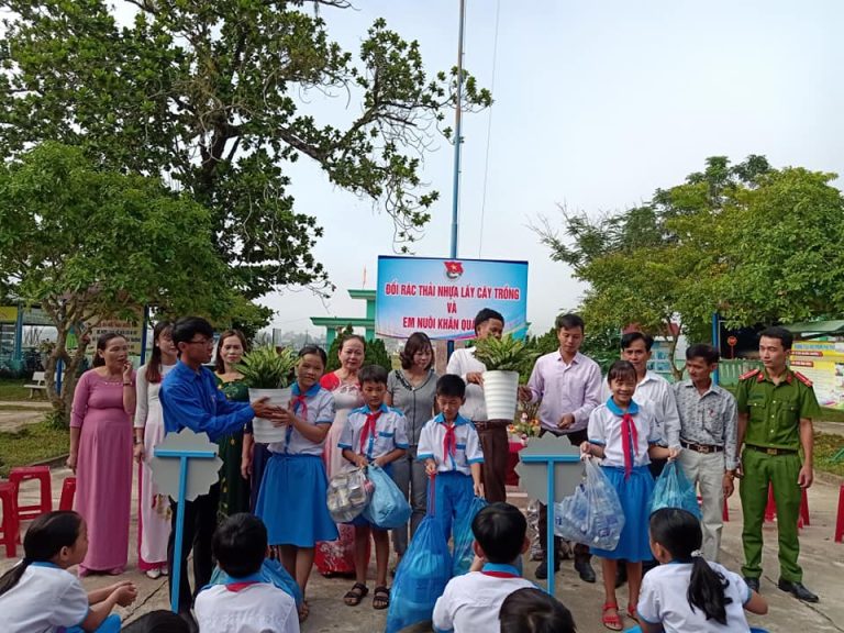 Đổi rác lấy cây
