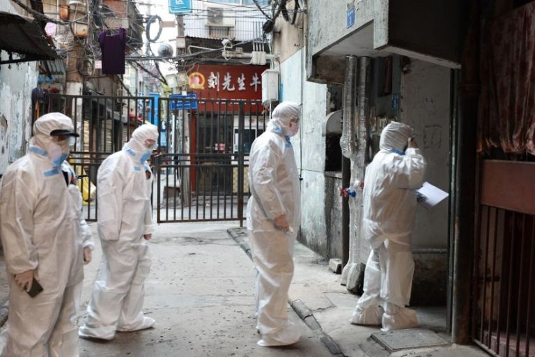 Thanh tra đến từng nhà tìm người nhiễm virus corona ở Vũ Hán
