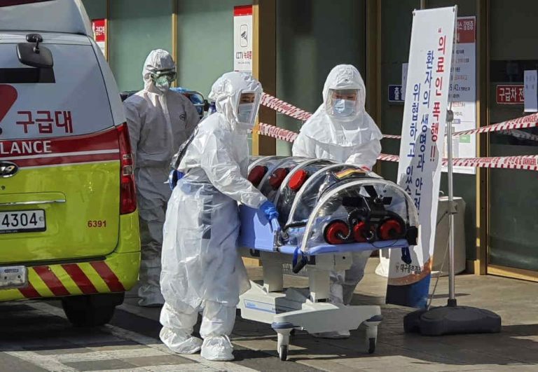 “Chuỗi lây nhiễm vô hình” virus corona làm đau đầu các chuyên gia