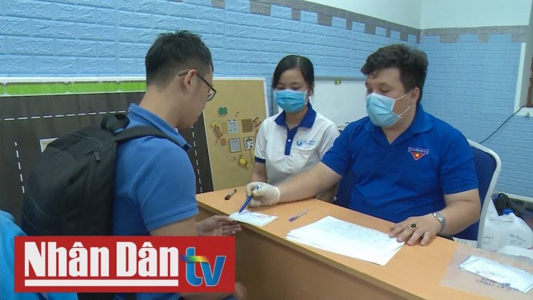 Tặng dung dịch cho trường học sát khuẩn phòng dịch Covid-19