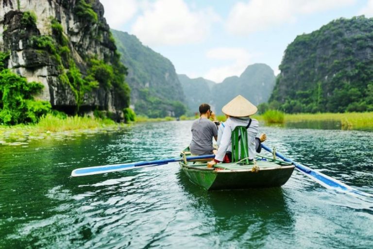Ninh Bình: Tất cả khu, điểm du lịch tạm dừng hoạt động đón tiếp khách tham quan