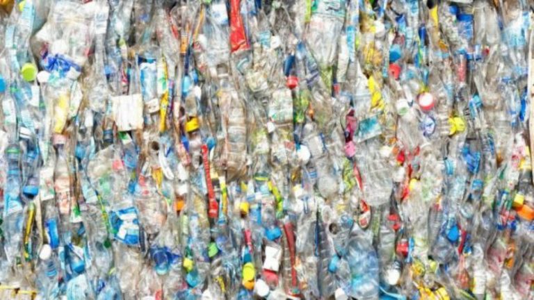 Các quốc gia và công ty châu Âu cam kết cắt giảm rác thải nhựa