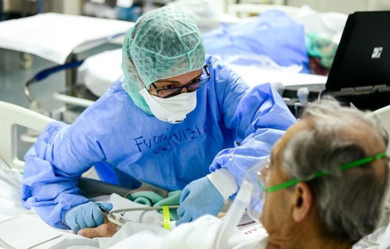WHO cảnh báo thế giới đang thiếu 6 triệu y tá để đối phó dịch COVID-19