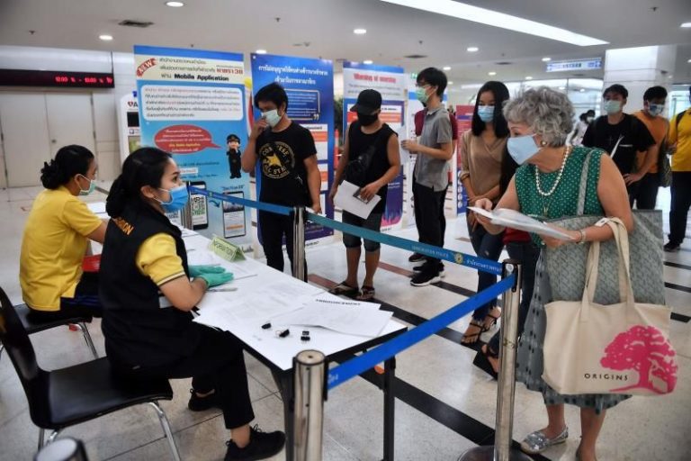Thái Lan gia hạn thị thực cho người nước ngoài mắc kẹt vì dịch Covid-19, Đại sứ quán Việt Nam có thông báo mới hỗ trợ công dân  