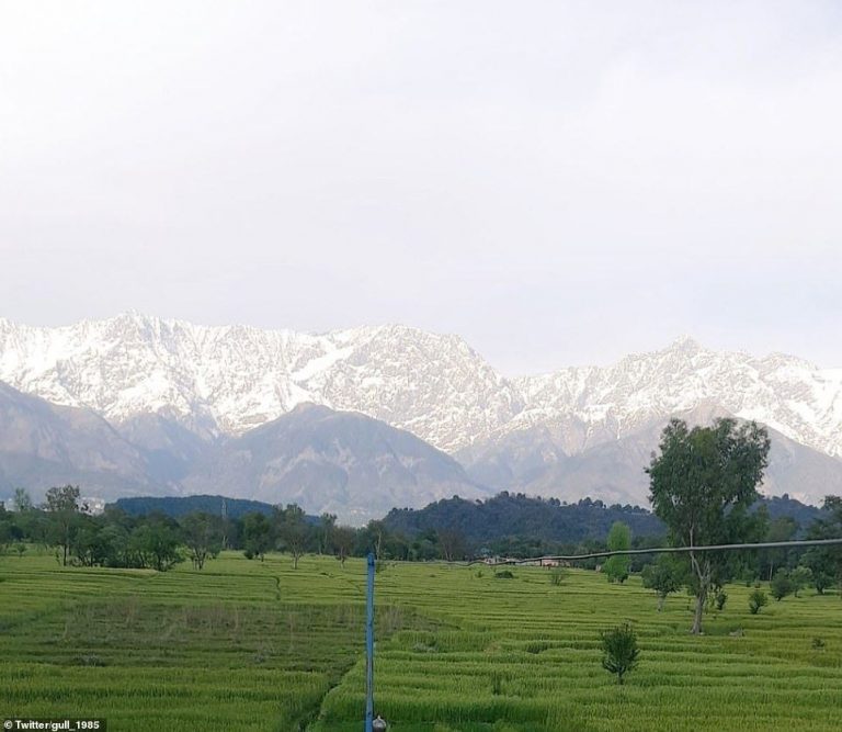 Dân mạng Ấn Độ phấn khích nhìn thấy dãy Himalaya lần đầu sau 30 năm
