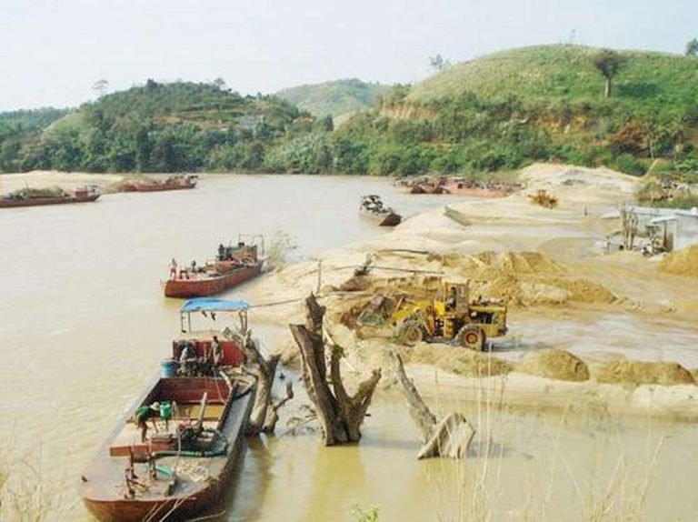 Từ ngày 10/4/2020: Cấm khai thác cát, sỏi tại khu vực bờ sông có nguy cơ sạt, lở