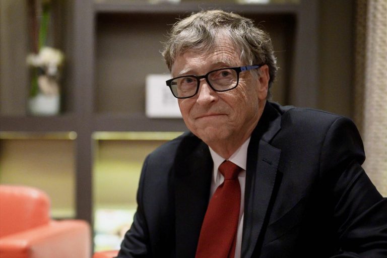 Bill Gates dự báo tin tốt xấu về COVID-19