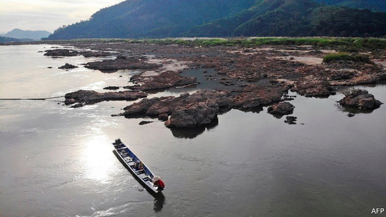 Nếu Trung Quốc không xây ít đập thì ít nhất cũng nên chia sẻ thông tin