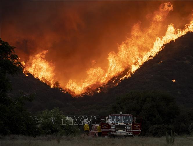 Cháy rừng lan nhanh tại California