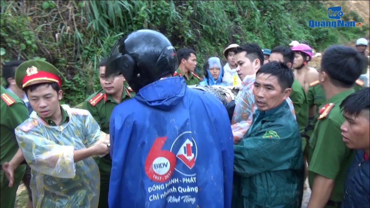 Sạt lở đất tại huyện miền núi Bắc Trà My, 6 người thoát chết