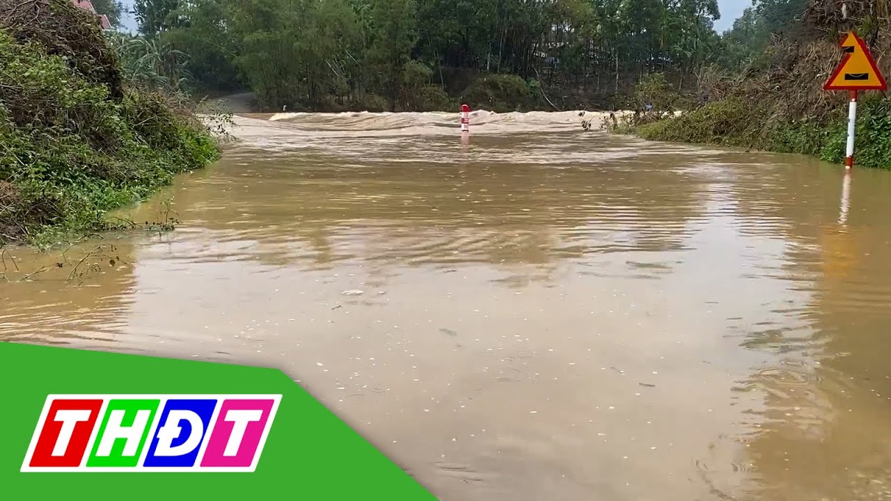 Lũ quét bất ngờ, sạt lở chia cắt hoàn toàn một xã tại Bình Định