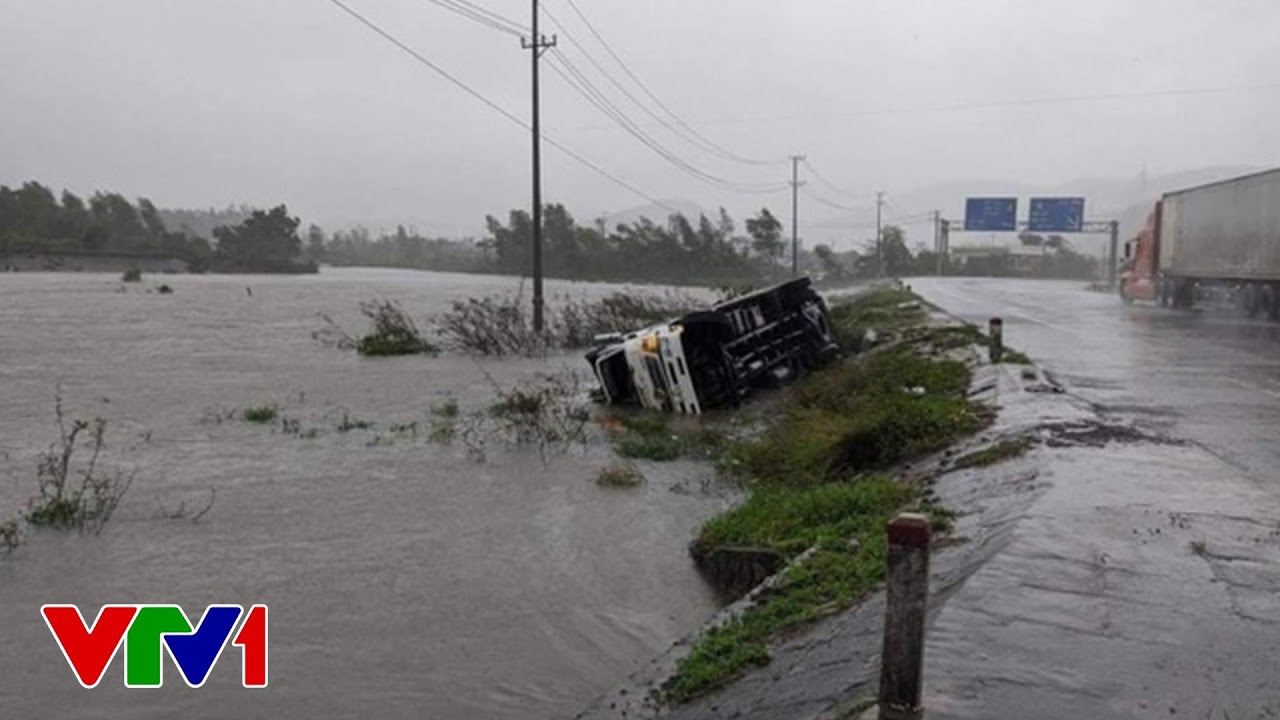 Hiện trường ngập sâu, gió quật, mưa lớn tại Phú Yên, Khánh Hòa khi bão 12 tấn công
