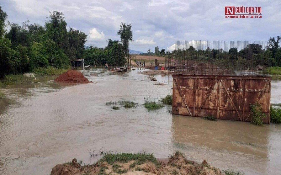 Bình Thuận: Vỡ cửa điều tiết hồ chứa nước nhà máy nước Sông Mao do mưa lũ