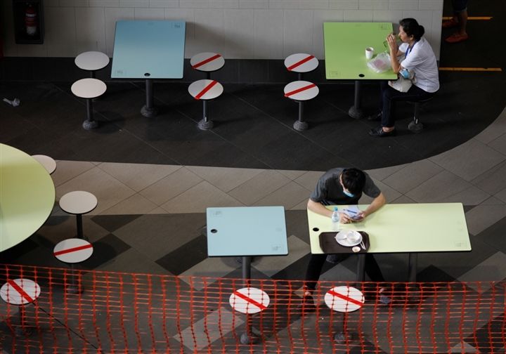 Chuyên gia cảnh báo Singapore có thể ghi nhận 10.000 ca COVID-19/ngày