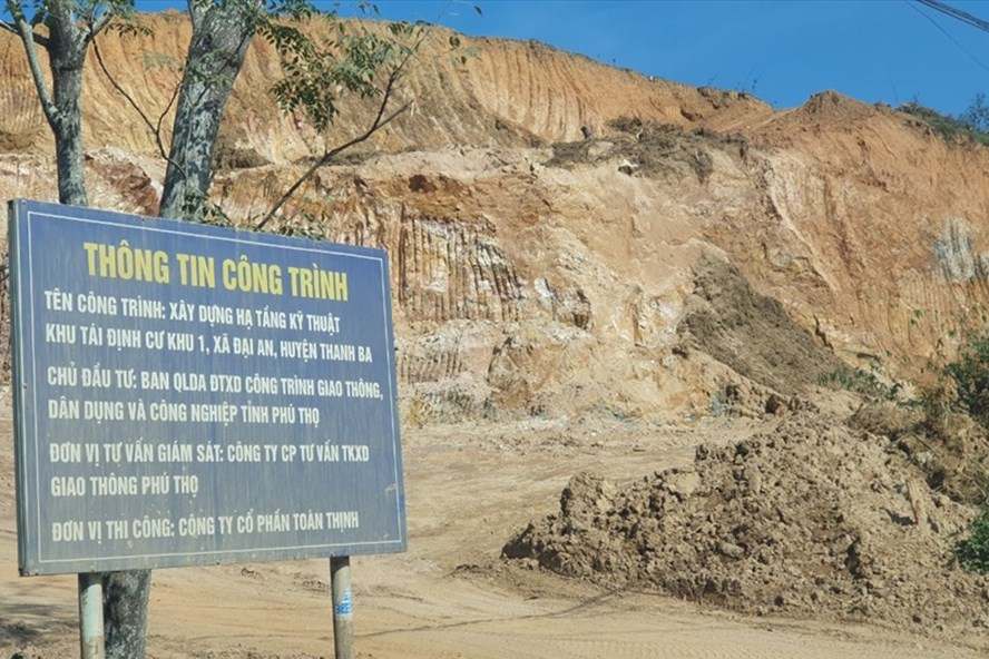 Đào trúng mỏ cao lanh, cao tốc Tuyên Quang – Phú Thọ gặp… khó
