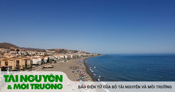 Nhiệt độ ở Biển Địa Trung Hải tăng cao do nắng nóng gay gắt